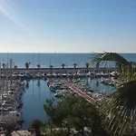 펜션 Stunning Sea Views Over Marina With Swimming Pool