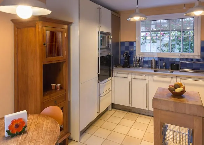 Stunning Sea Views Over Marina With Swimming Pool Vakantiehuis *