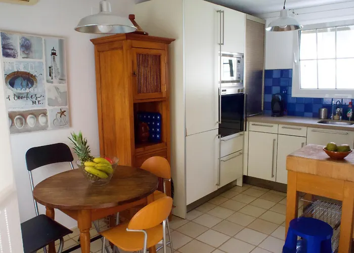 Stunning Sea Views Over Marina With Swimming Pool Vakantiehuis