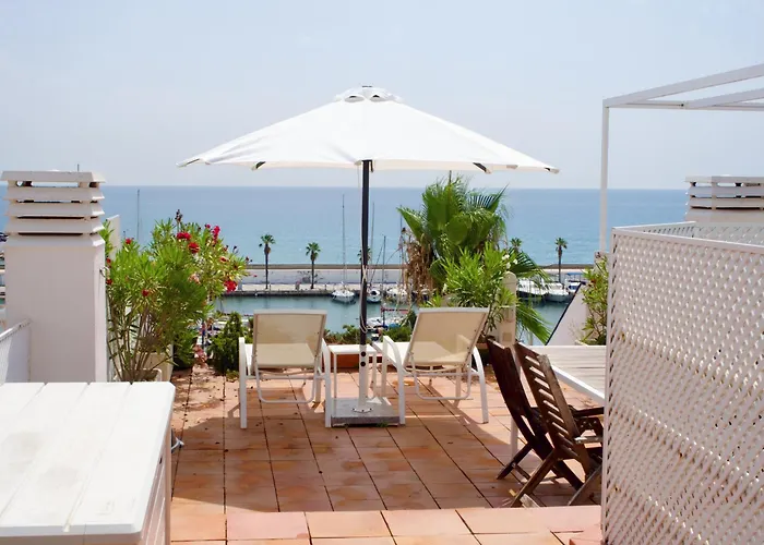 Vakantiehuis Stunning Sea Views Over Marina With Swimming Pool Sitges