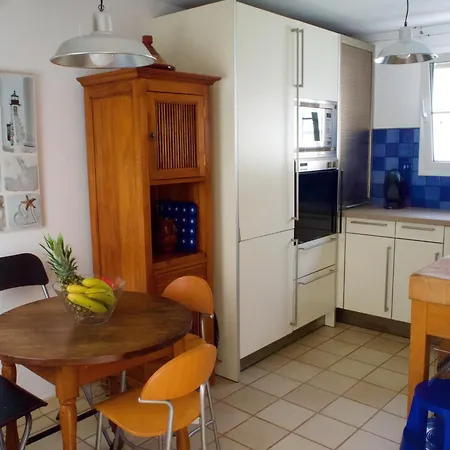 Stunning Sea Views Over Marina With Swimming Pool Ferienhaus