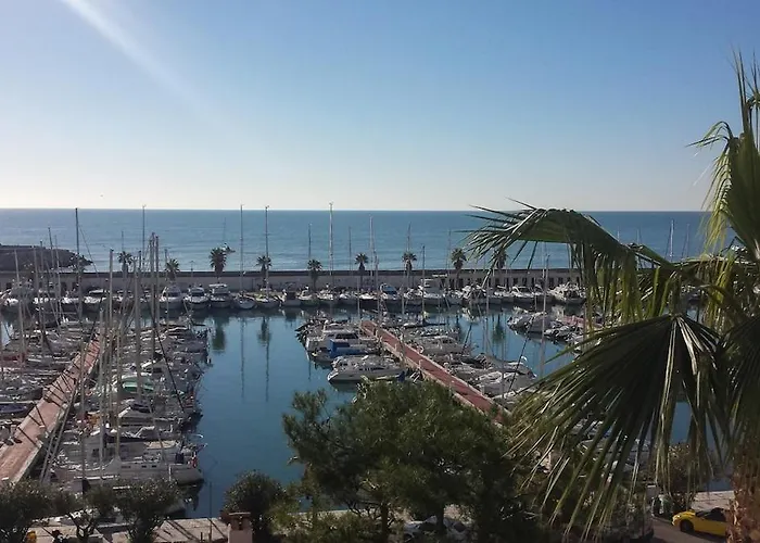 Ferienhaus Stunning Sea Views Over Marina With Swimming Pool