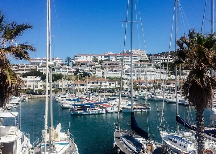 Ferienhaus Stunning Sea Views Over Marina With Swimming Pool *