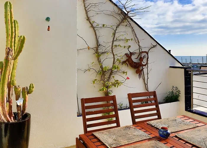 Stunning Sea Views Over Marina With Swimming Pool *