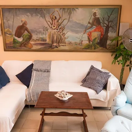 Stunning Sea Views Over Marina With Swimming Pool 度假居