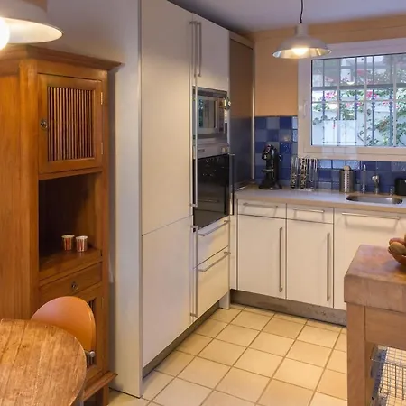 Stunning Sea Views Over Marina With Swimming Pool 度假居 *